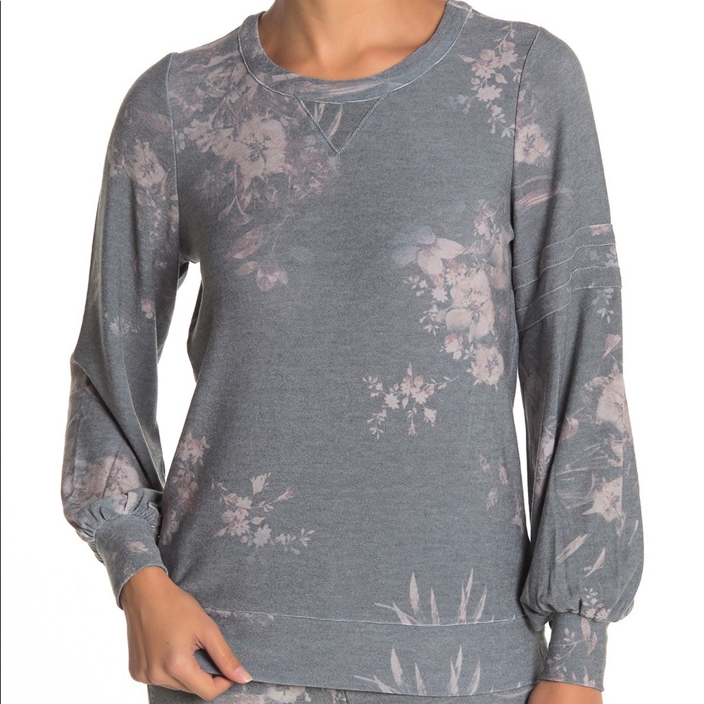 Chaser- Bishop sleeve floral knit  top NWT